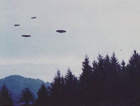 Demonstration flight of four Plejaren aircraft, two explorer class beamships and two smaller reconnaissance devices at Jakobsberg-Allenberg, Switzerland, 27th February 1975.[11]